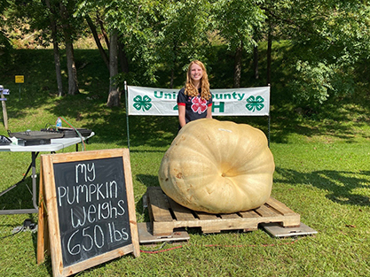 2021 4-H Pumpkin Contest winner Maggie Payne