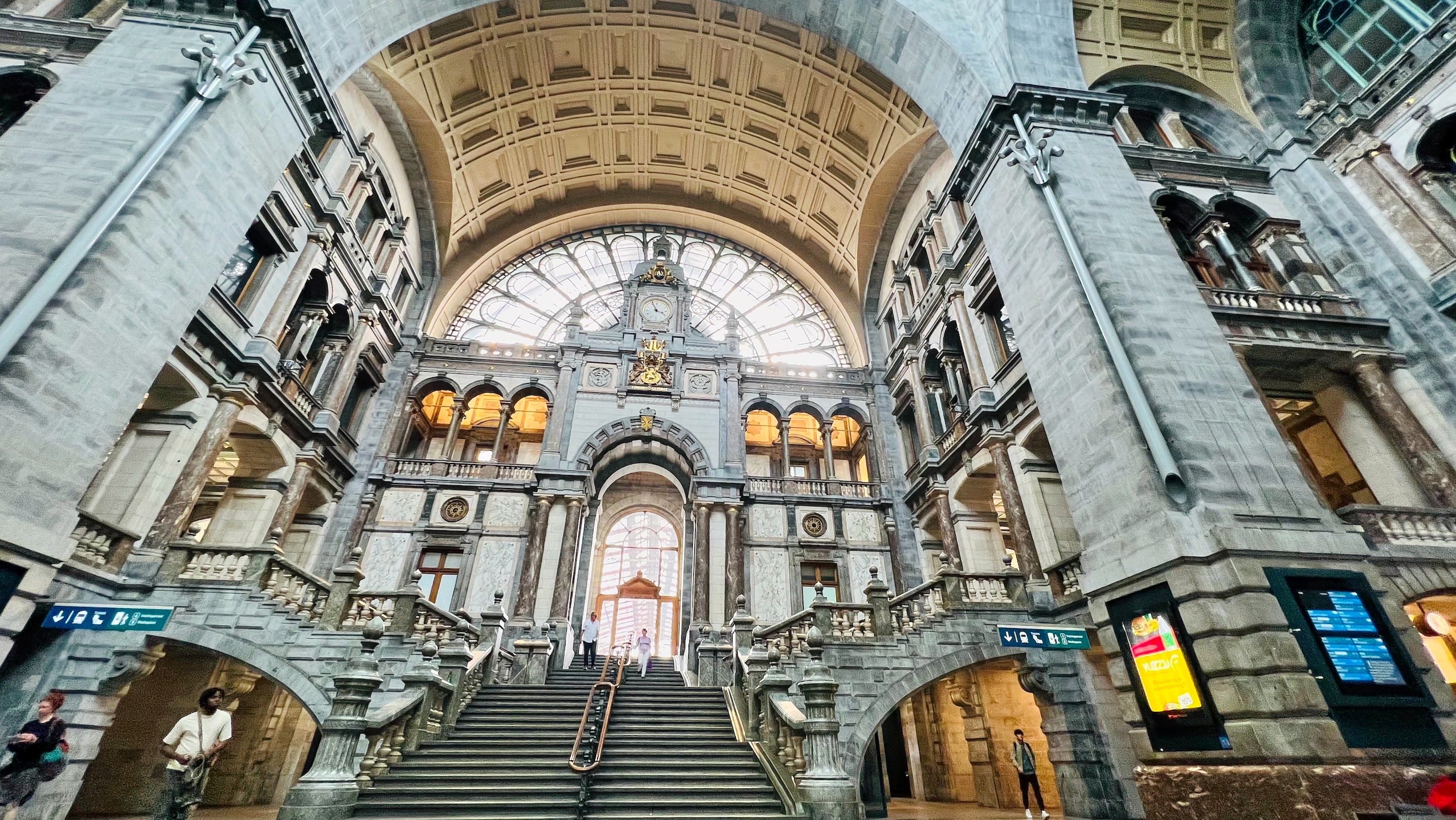 The grand entrance of the Antwerpen-Centraal railway station