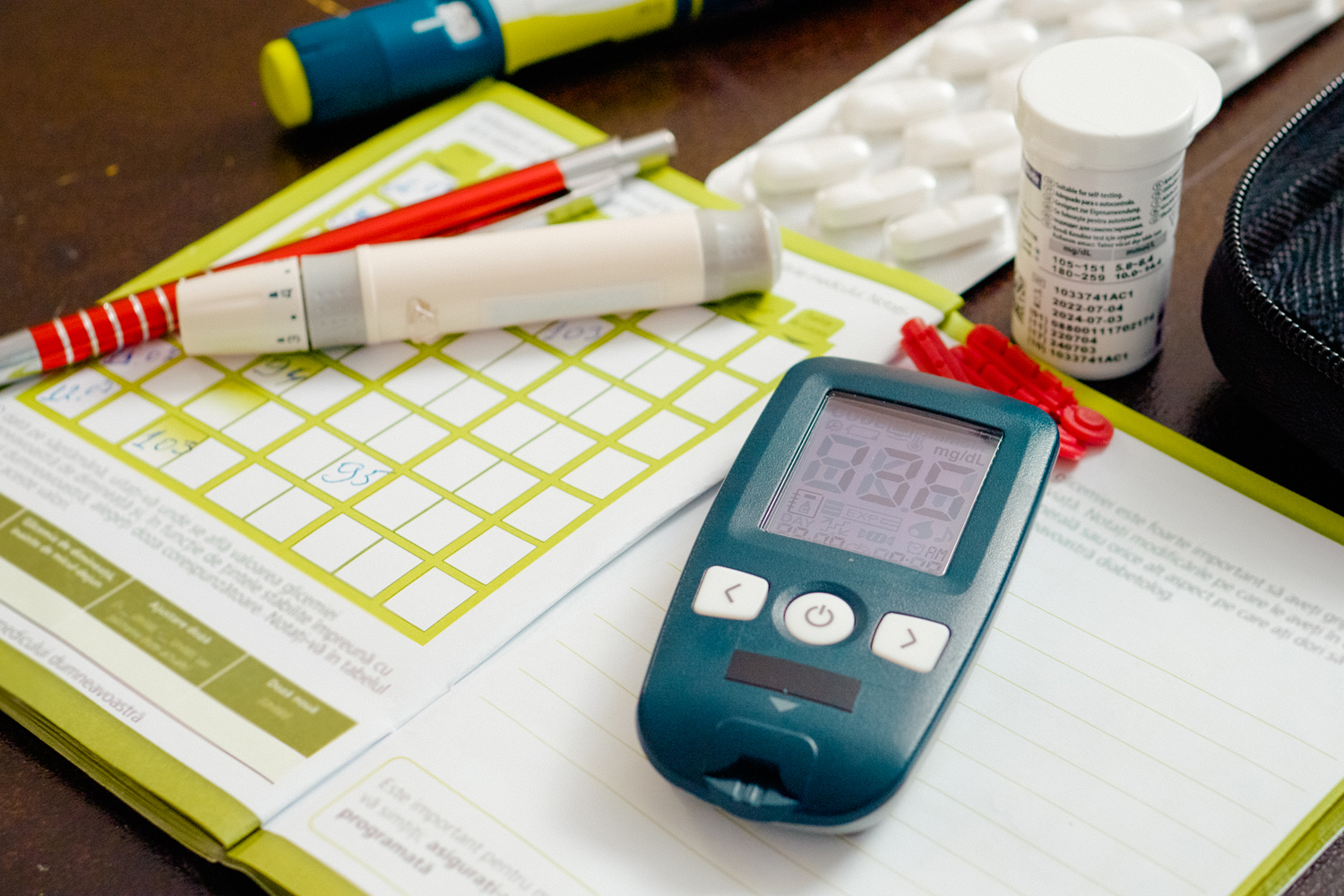 Blood sugar monitor with monitoring tools and records